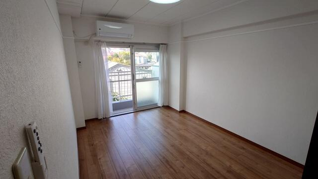 シャンボール読売ランド前２号棟の居間・リビング