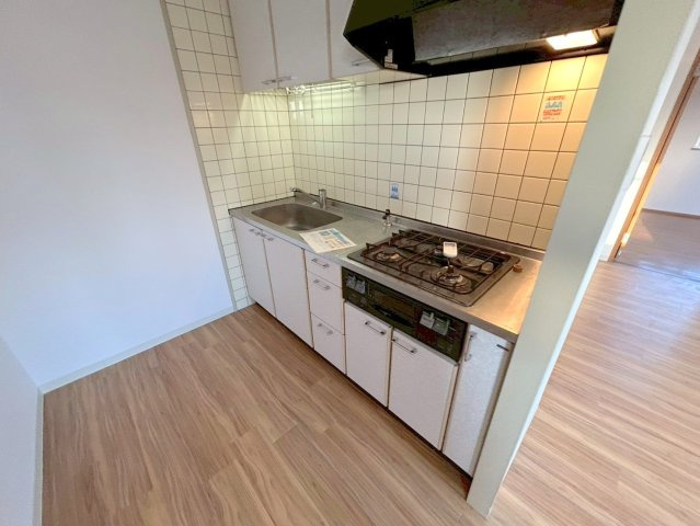 エステート小松の駐車場