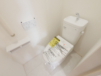 【トイレ】 | 甲府市羽黒町 新築全3棟 1号棟 オール電化・長期優良住宅 | 1階トイレ