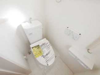 【トイレ】 | 甲府市羽黒町 新築全3棟 1号棟 オール電化・長期優良住宅 | 2階トイレ
