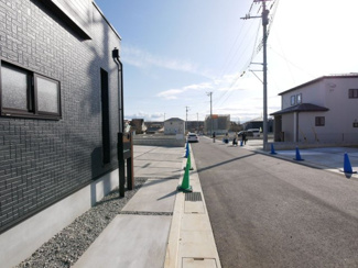 【前面道路含む現地写真】 | 前面道路南側