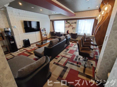 【居間・リビング】 | モテナプリーズ（シェアハウス） | 女性用パウダースペース付リラックスルーム