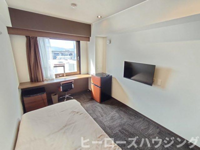 【洋室】 | モテナプリーズ（シェアハウス） | テレビ、ベッド、冷蔵庫、エアコンは備え付け