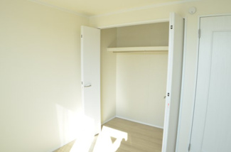 【収納】 | さいたま市南区辻４丁目（全２棟） | 奥行のある収納力抜群のクローゼット。全ての服が見てわかるので選択がしやすいのが何より便利です。