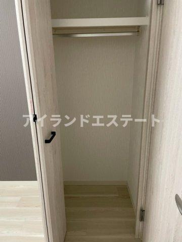 メゾンアライ　内装リフォーム済　バストイレ別　独立洗面台の収納