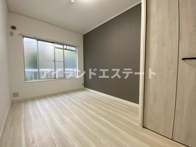 メゾンアライ　内装リフォーム済　バストイレ別　独立洗面台の居間・リビング