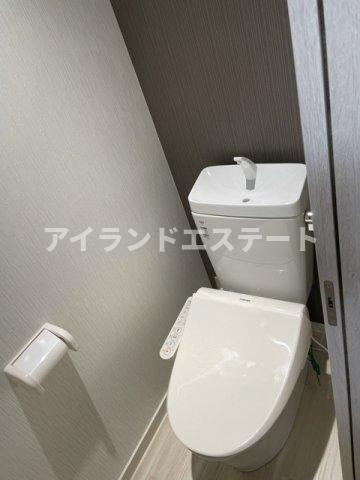 メゾンアライ　内装リフォーム済　バストイレ別　独立洗面台のトイレ