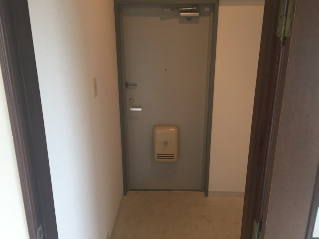 ホワイトコートⅡの玄関