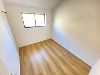 【洋室】 | 角地　全室南向き　小学校9分　リビング18.6帖　芝山5　1号棟 | 施工例　