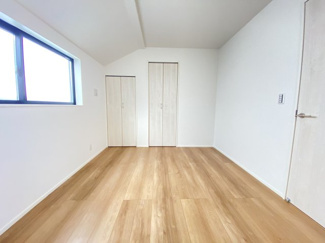 【洋室】 | 角地　全室南向き　小学校9分　リビング18.6帖　芝山5　1号棟 | 施工例　