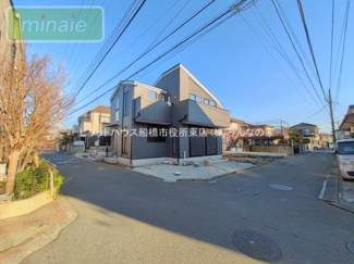 【外観】 | 角地　全室南向き　小学校9分　リビング18.6帖　芝山5　1号棟 | 施工例　
スタイリッシュな外観でゆったりした空間が魅力的です♪