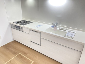 【キッチン】 | 角地　全室南向き　小学校9分　リビング18.6帖　芝山5　1号棟 | 施工例　※食洗機はついておりません。