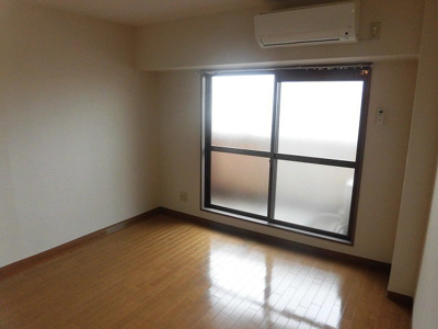 【居間・リビング】 | ベルメゾン南江口 | ７．５帖の広いお部屋です。