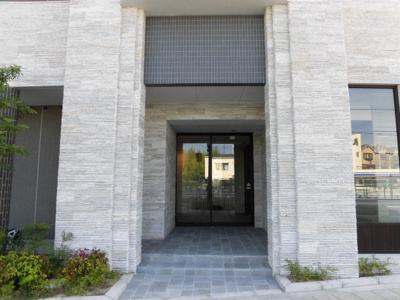 【エントランス】 | ファーストステージ北大阪レジデンス | きれいなエントランスです