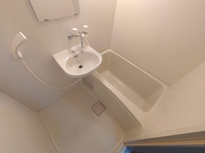 【浴室】 | プレジデント瑞光 | 白基調のバスルームです。