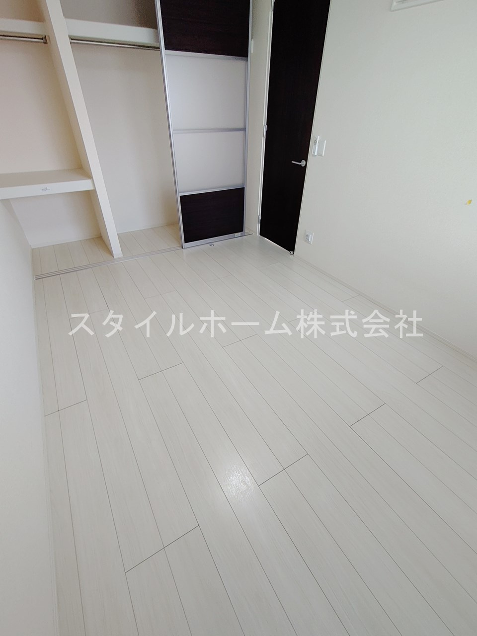 ル　ブレの居間・リビング|別部屋写真です。