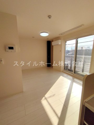 ル　ブレの居間・リビング|別部屋写真です。