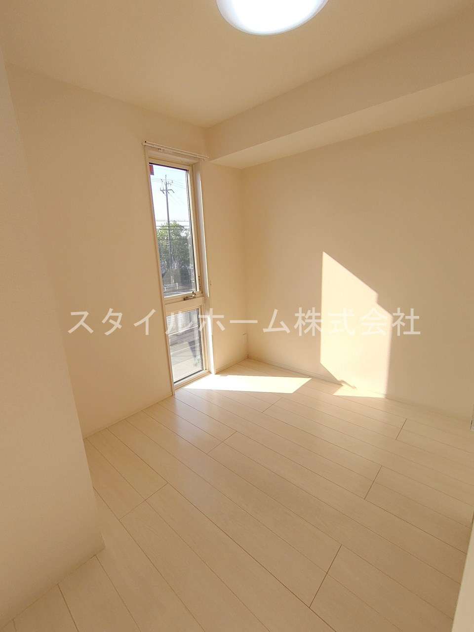 ル　ブレの居間・リビング|別部屋写真です。