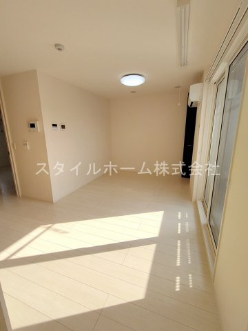 ル　ブレの居間・リビング|別部屋写真です。