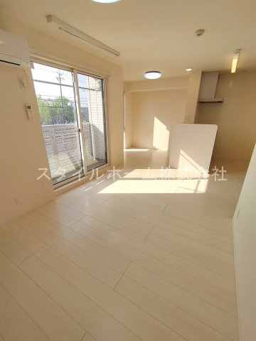 ル　ブレの居間・リビング|別部屋写真です。