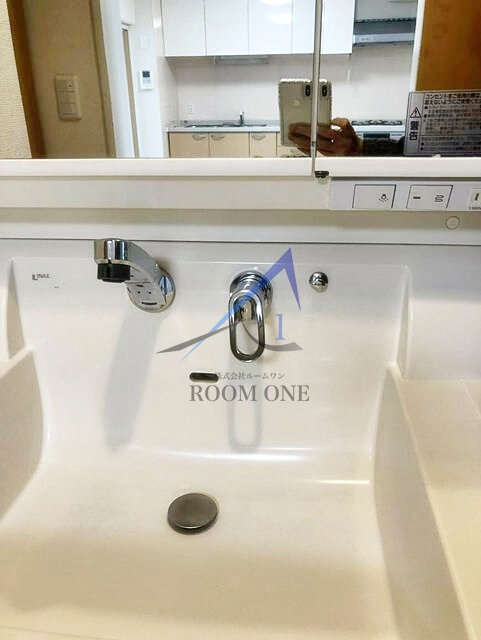 越中島三丁目ハイツ１号棟の洗面所|洗面台です。