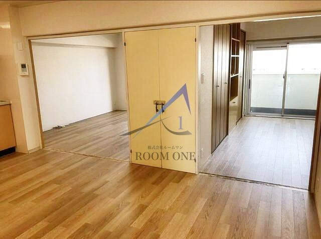 越中島三丁目ハイツ１号棟の居間・リビング|洋室のお部屋です。