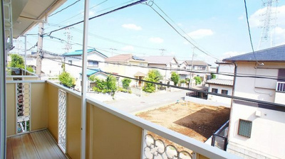 【バルコニー】 | グリーンリバー泉台Ａ | お洗濯にも便利なバルコニー付き