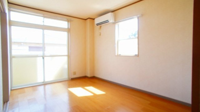 【居間・リビング】 | グリーンリバー泉台Ａ | きれいな内装です