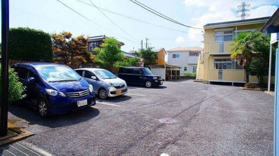 【駐車場】 | グリーンリバー泉台Ａ | 駐車場に車を止められます