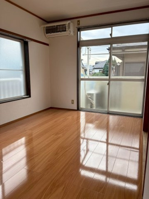 【居間・リビング】 | ハイムパークサイド | ゆったりとした居間です