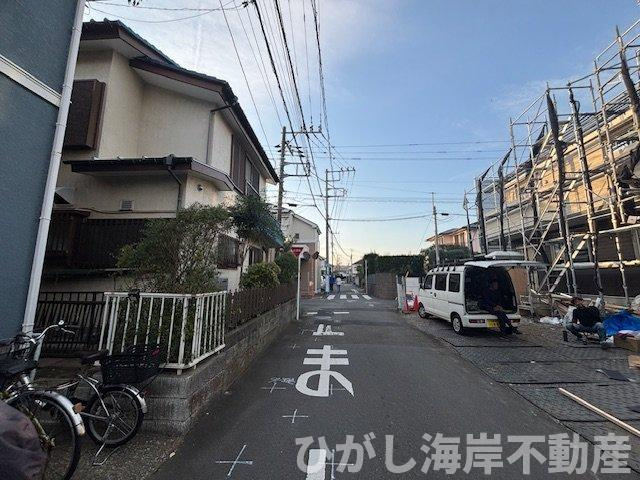 藤沢市鵠沼海岸7丁目　新築戸建　全３棟の前面道路含む現地写真|11月7日撮影　建築中　現地外観
