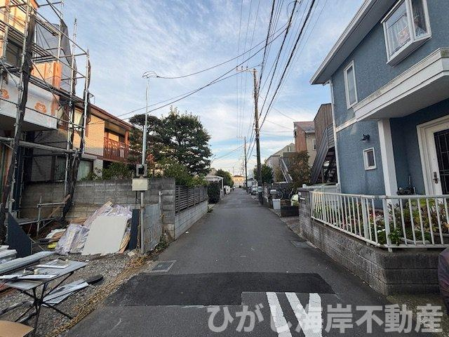 藤沢市鵠沼海岸7丁目　新築戸建　全３棟の前面道路含む現地写真|11月7日撮影　建築中　現地外観