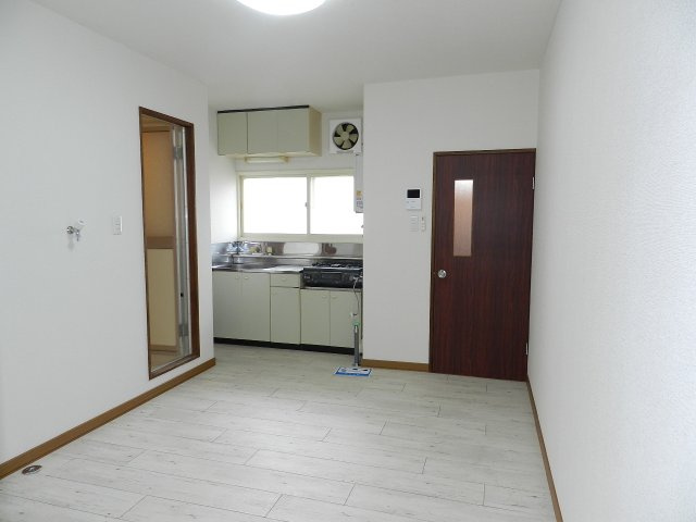 ハイツコスコンの居間・リビング