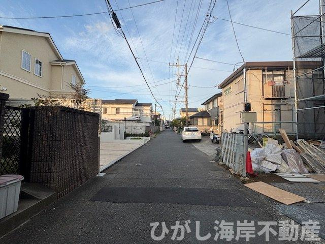 藤沢市鵠沼海岸7丁目　新築戸建　全３棟の前面道路含む現地写真|11月7日撮影　建築中　現地外観