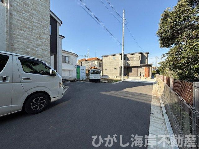 茅ヶ崎市高田1丁目　新築戸建　全４棟の前面道路含む現地写真|11月7日撮影　建築中　現地外観