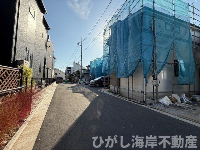 茅ヶ崎市高田1丁目　新築戸建　全４棟の前面道路含む現地写真|11月7日撮影　建築中　現地外観