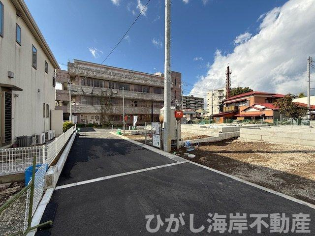 平塚市立野町　新築戸建　全３棟の前面道路含む現地写真|11月10日撮影　建築中　現地外観