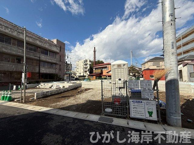 平塚市立野町　新築戸建　全３棟の前面道路含む現地写真|11月10日撮影　建築中　現地外観