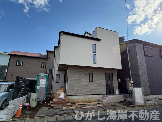 平塚市諏訪町第　新築戸建　全2棟の前面道路含む現地写真|11月10日撮影　外構工事中　現地外観