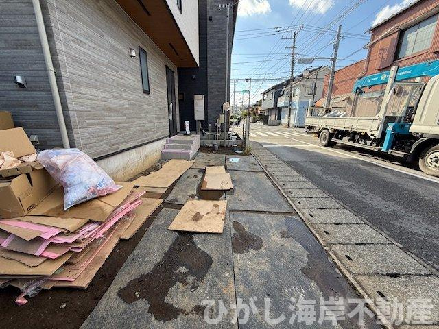 平塚市諏訪町第　新築戸建　全2棟の駐車場|11月10日撮影　外構工事中　駐車スペース