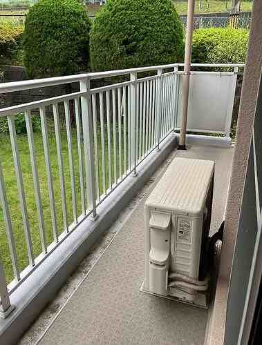 上郷西ケ谷団地壱〇号棟のバルコニー