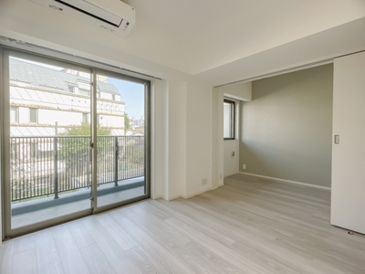 【居間・リビング】 | パークアクシス文京本郷 | ※写真は同タイプ住戸です。