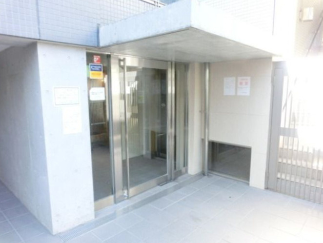 ブライズ中野中央のエントランス