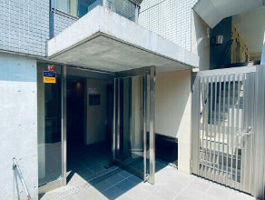 ブライズ中野中央のエントランス