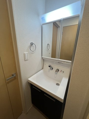 【洗面所】 | Ｓ・Ｂ・Ｃ板橋 | 明るい洗面所です