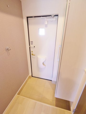 ヒカルサ西東京向台イーストの玄関|※同仕様写真