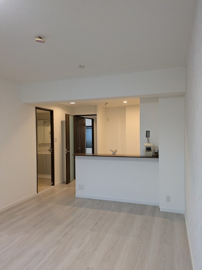 【居間・リビング】 | アンピール長住南 | 約11帖のLDKは隣接の洋室とつなげて広く使うこともできます