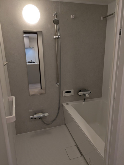 【浴室】 | アンピール長住南 | 浴室乾燥機付きなので雨の日のお洗濯に活躍するのはもちろん、浴室をいつも乾燥させられるのでカビ対策にも