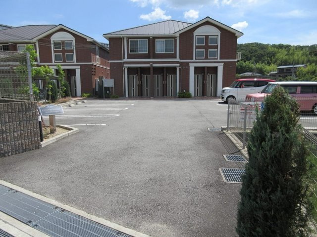 サンハイツ北六甲四番館の駐車場