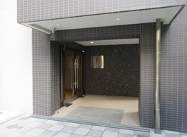 大阪市天王寺区大道２丁目の賃貸マンションのエントランス